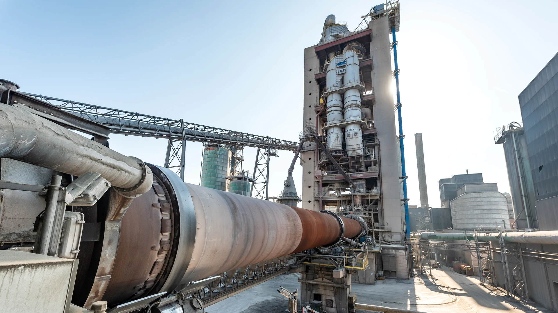 Cement manufacturing plant and industrial kiln